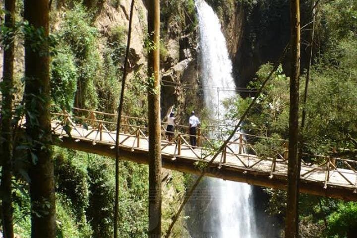 4-Day Lake Bunyonyi Road Trip: Islands, Waterfalls & Kigezi Highlands photo 3