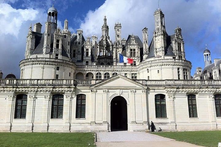 From Paris to the Loire: Private Full-Day Tour to Chenonceau & Clos Lucé photo 4