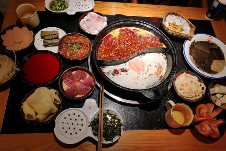 Chongqing Liangjiang Night Cruise & Authentic Hot Pot Dinner photo 6