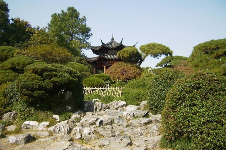 Hangzhou Day Trip: West Lake Cruise, Hefang Street & Hu Qing Yu Pharmacy photo 4
