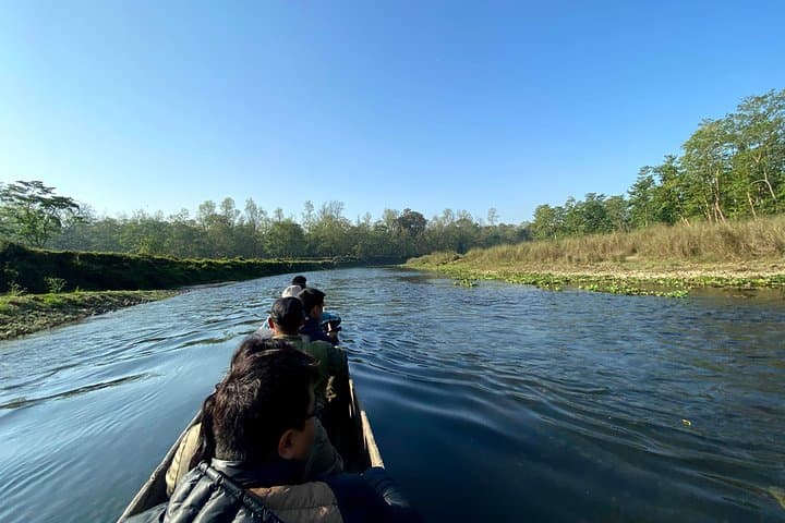 45-Minute Canoe on Rapti River in Chitwan National Park