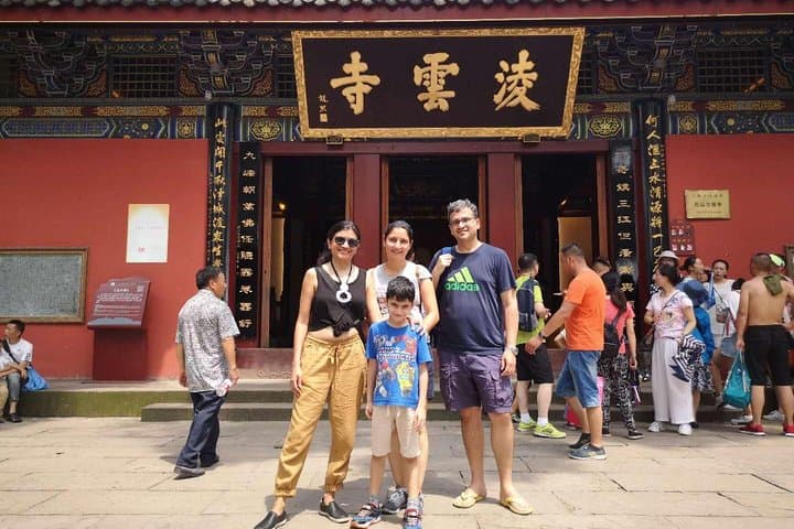 Explore Leshan Giant Buddha and Local Market: Private Day Tour from Chengdu photo 3