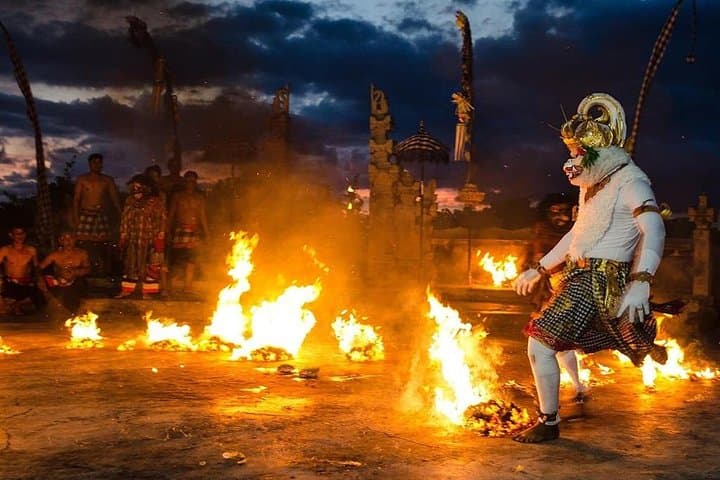 Sunset Kecak Dance at Uluwatu and Jimbaran Seafood Dinner photo 2