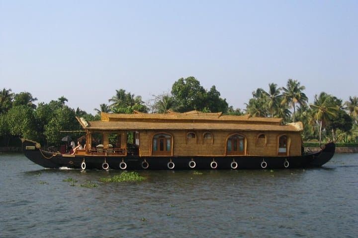 Private Overnight Houseboat Cruise in Alleppey: Backwaters of Kerala photo 3