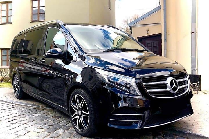 Luxury Private Transfer: Denver to DEN Airport in a Premium Van