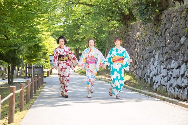 Try On and Buy a Kimono in Kanazawa: Choose Your Kimono & Obi photo 4