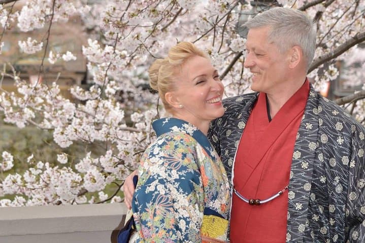 Try On and Buy a Kimono in Kanazawa: Choose Your Kimono & Obi