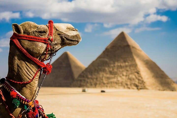 Full-Day Private Tour to Giza Pyramids, Sphinx, Egyptian Museum & Khan el-Khalili