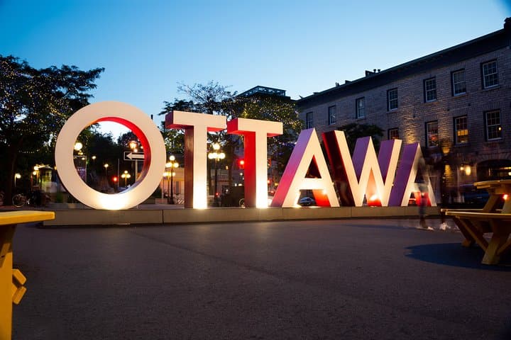 Ottawa Night Driving Tour and Rideau River Cruise: Illuminated Landmarks After Dark