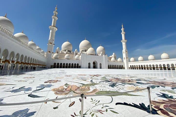 Dubai to Abu Dhabi Private Day Tour with Japanese Guide — Sheikh Zayed, Heritage Village & Yas Island photo 6