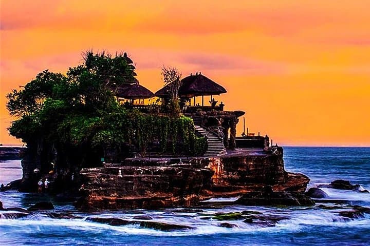 Exploring Bali's Sacred Grounds: Tanah Lot and Taman Ayun Temples