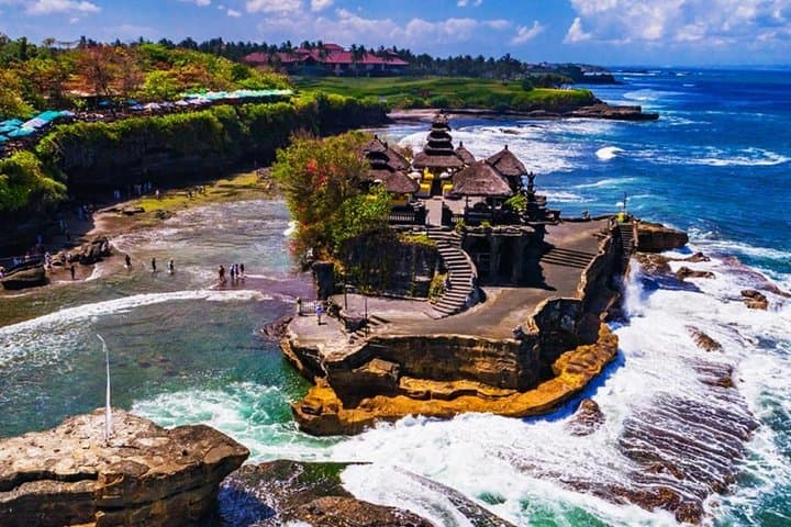 Exploring Bali's Sacred Grounds: Tanah Lot and Taman Ayun Temples photo 2