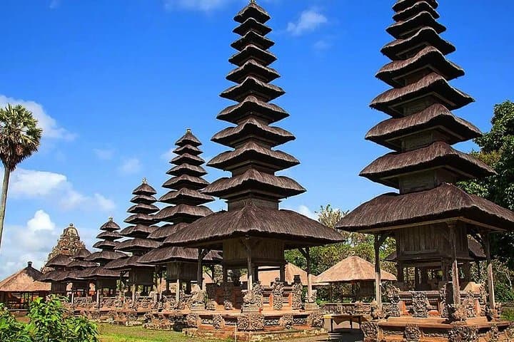 Exploring Bali's Sacred Grounds: Tanah Lot and Taman Ayun Temples photo 3
