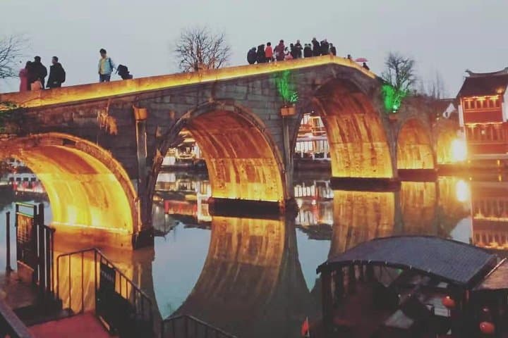 Zhujiajiao to Shanghai Tower: Private Full-Day Cultural Tour of Shanghai