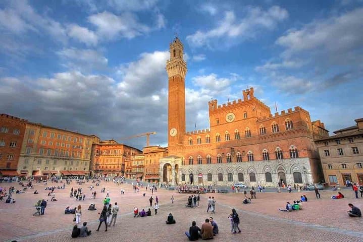 Siena Private Walking Tour — Piazza del Campo, Duomo & Torre del Mangia photo 4