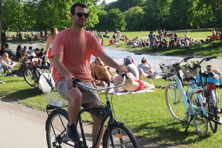 Munich Mini Bike Tour: English Garden & Beer Garden Stop (2.5 hrs)