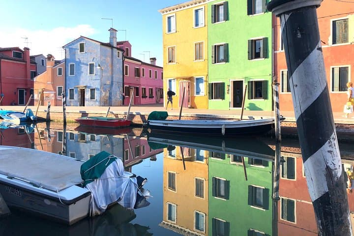 Murano and Burano by Water Taxi: Half-Day Glassmaking & Colorful Island Tour