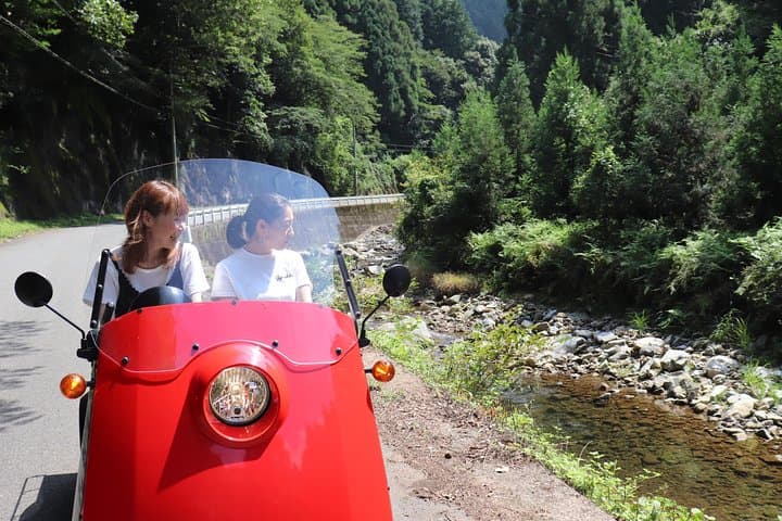 Explore Izushi Castle Town by Retro EV: Guided Basket Car Tour in Hyogo photo 2