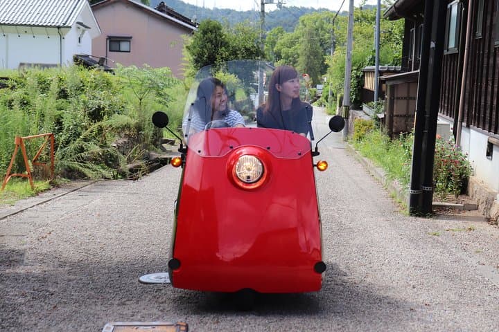 Explore Izushi Castle Town by Retro EV: Guided Basket Car Tour in Hyogo photo 3
