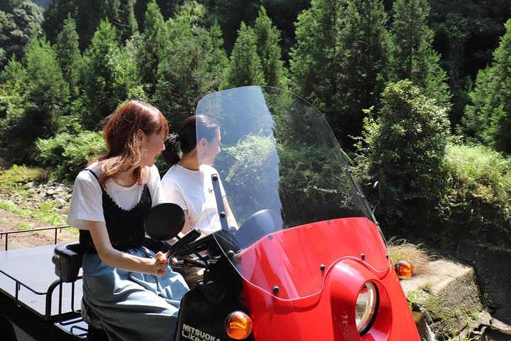 Explore Izushi Castle Town by Retro EV: Guided Basket Car Tour in Hyogo photo 4