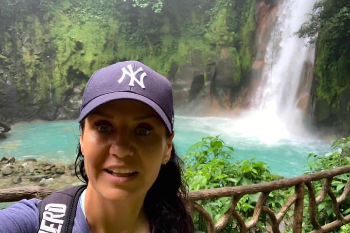 Rainforest Hiking to Río Celeste & Sloth Sanctuary — Private Tour from La Fortuna photo 3