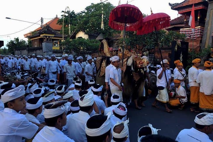 Bali Middle Lane: Ubud Day Tour of Waterfalls, Temples & Artisan Villages photo 5