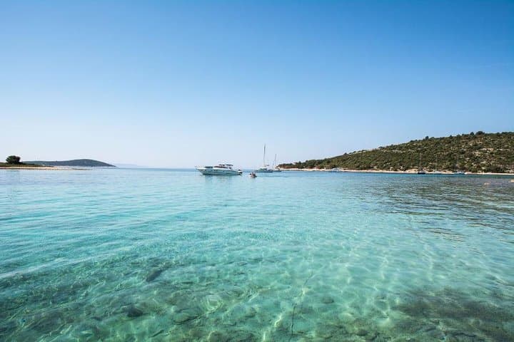 Split Speedboat Day: Blue Lagoon, Šolta & Brač — Private Snorkel Tour photo 2