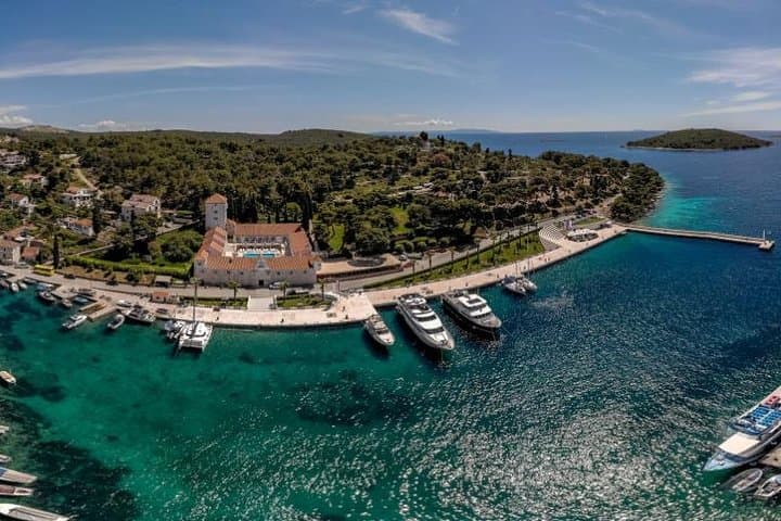 Split Speedboat Day: Blue Lagoon, Šolta & Brač — Private Snorkel Tour