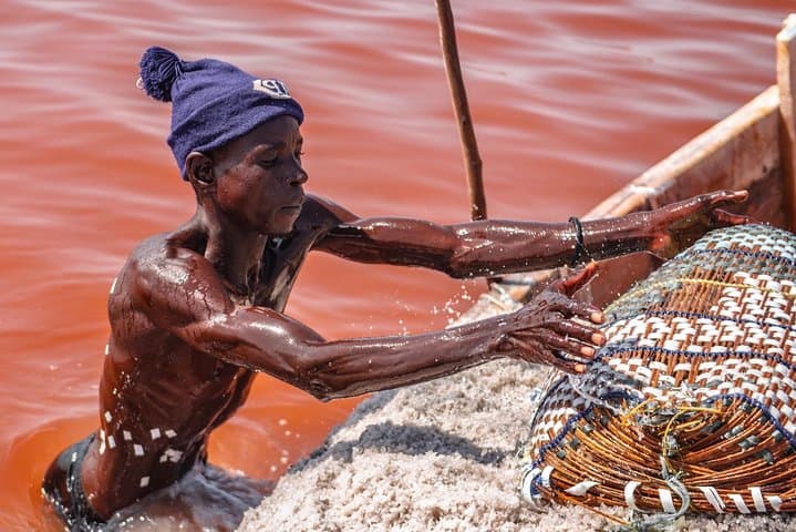Pink Lake to Lompoul Desert: 2-Day Lac Rose & Dunes Overnight from Dakar