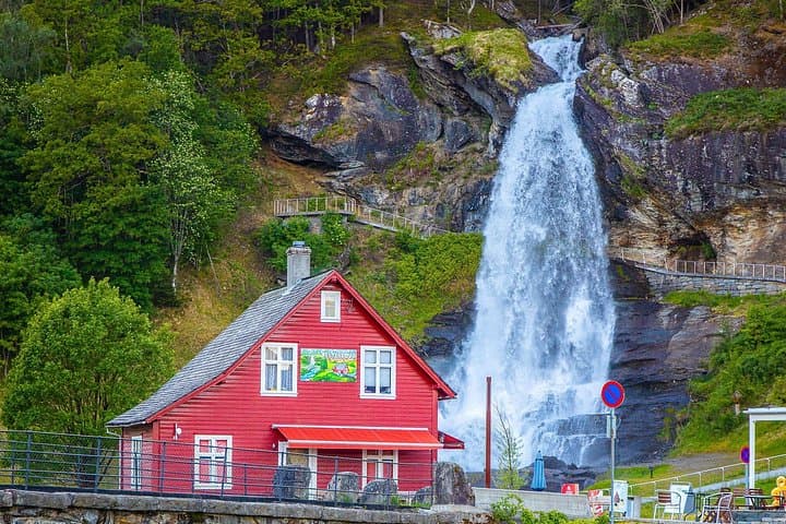 Amazing Hardangerfjord Private Day Trip from Bergen: Waterfalls, Bridges & Vøringsfossen photo 3