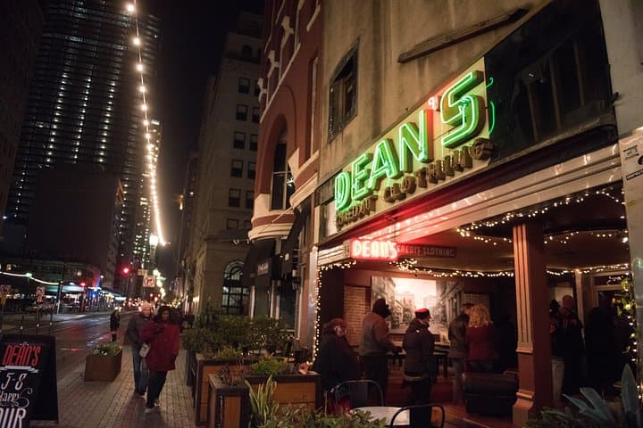 Haunted Houston Booze & Boos: Downtown Ghost and Pub Walking Tour
