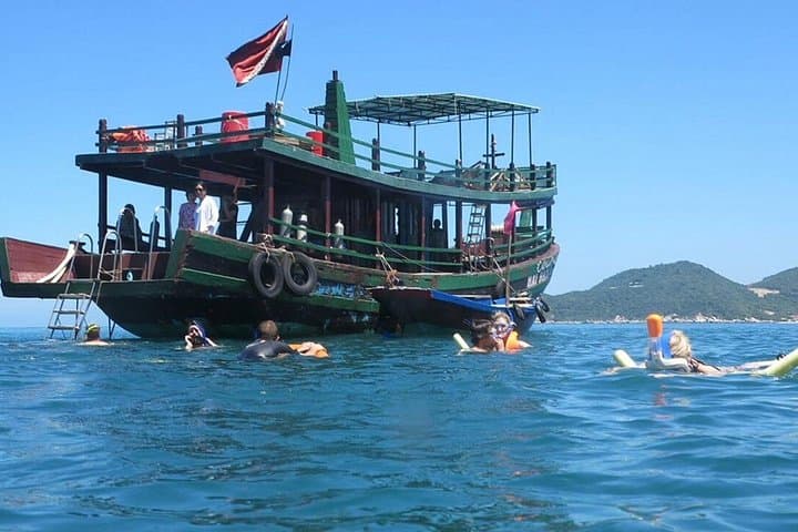 Speed Boat to Cham Islands: Snorkel Bai Xep & Cham Island Village Day Trip photo 2