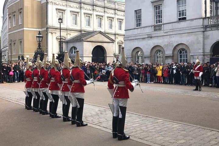 Turn Your Heathrow Layover into a 4–8 Hour London Highlights Tour photo 4