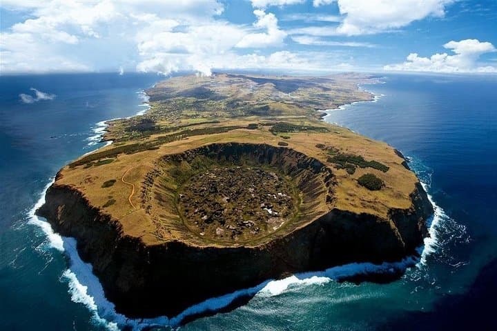 4-Day Easter Island Adventure: Moai, Craters & Rapa Nui Culture photo 2