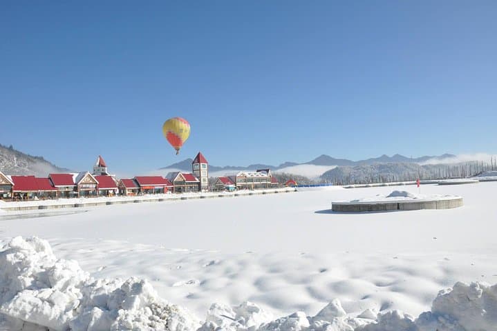 Private Day Tour to Xiling Snow Mountain from Chengdu — Ski, Snow Activities & Scenic Views photo 2