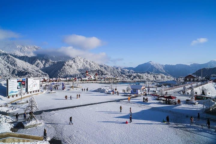 Private Day Tour to Xiling Snow Mountain from Chengdu — Ski, Snow Activities & Scenic Views photo 3