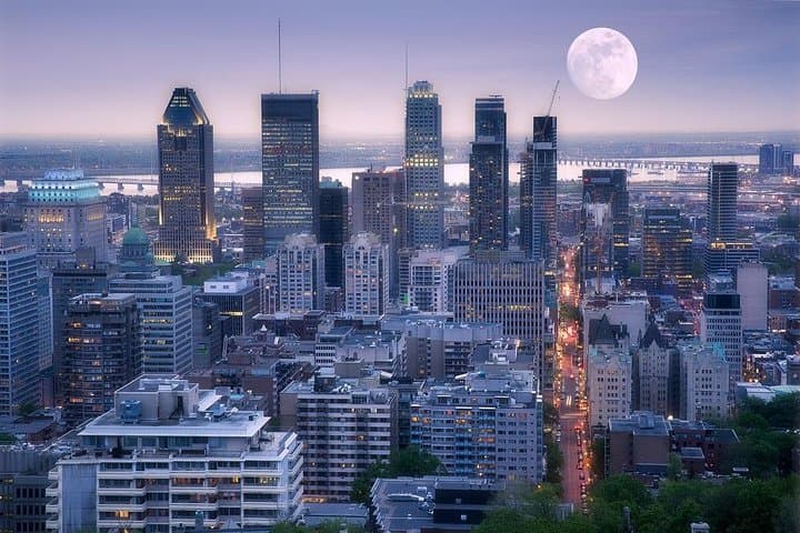 Montreal Night Tour: Old Montreal, Mount Royal & La Grande Roue Experience photo 3