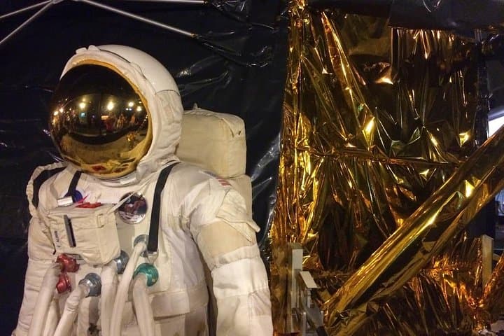 Inside London's Science Museum: 3-Hour Guided Tour of Flight, Space and Innovation