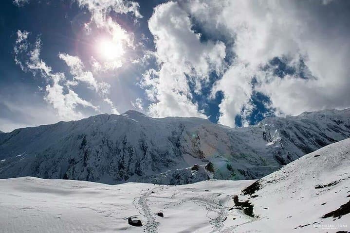 Annapurna Circuit via Tilicho Lake: 20-Day Trekking Guide