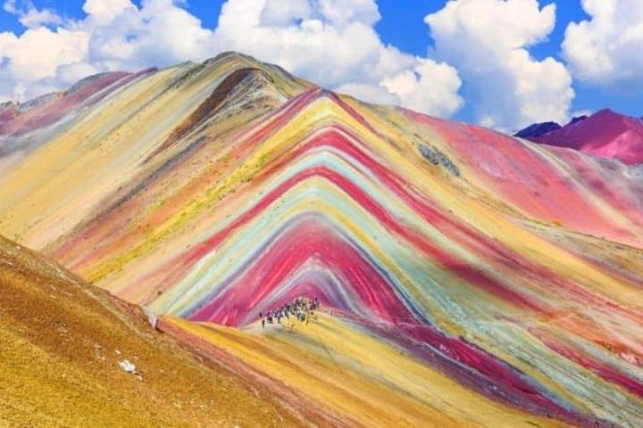 Full-Day Rainbow Mountain Trek from Cusco: Vinicunca & Red Valley Guide
