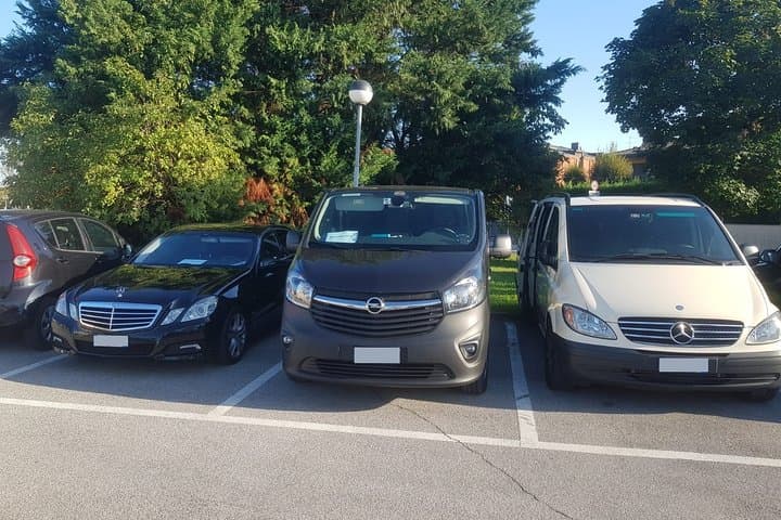 Newark (EWR) to Philadelphia Private Transfer — Door-to-Door Airport Pickup photo 4
