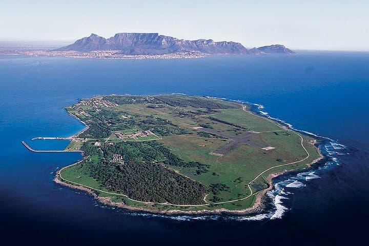 Robben Island, District 6 & Langa: Full-Day Apartheid History Tour from Cape Town