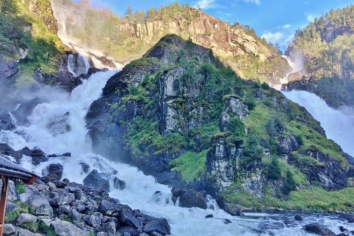 Seven Waterfalls Tour: Hardangerfjord Private Day Trip from Bergen