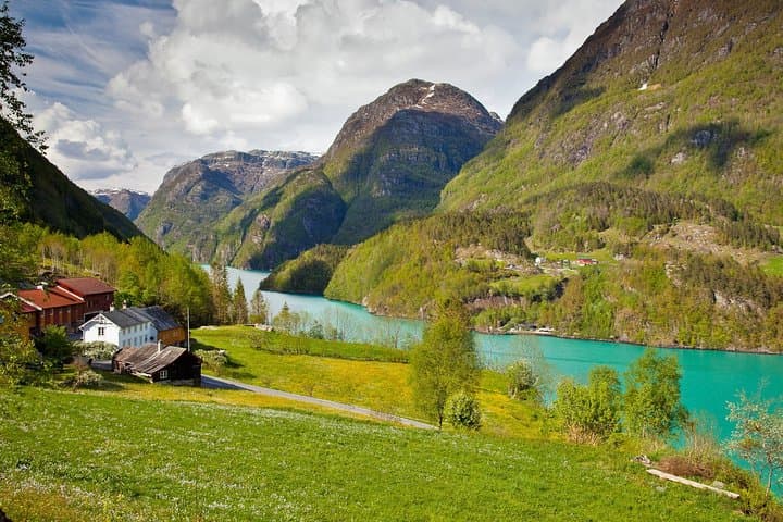 Grand Hardanger: 2-Day Round Trip from Bergen to Fjords, Waterfalls & Glaciers