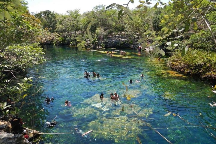 Bacalar Kayak Adventure: Cenote Azul & Laguna de los 7 Colores Day Trip photo 3