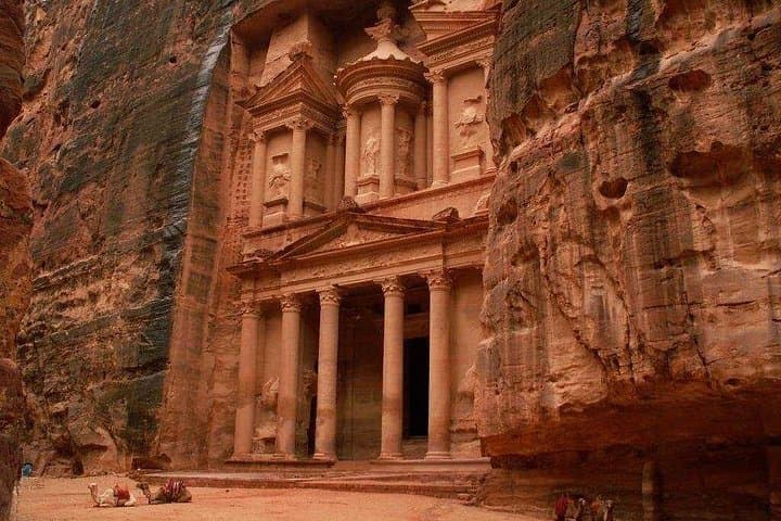 Petra Guided Main Trail: Siq, Treasury, Royal Tombs & Qasr al-Bint in 2–2.5 Hours photo 3
