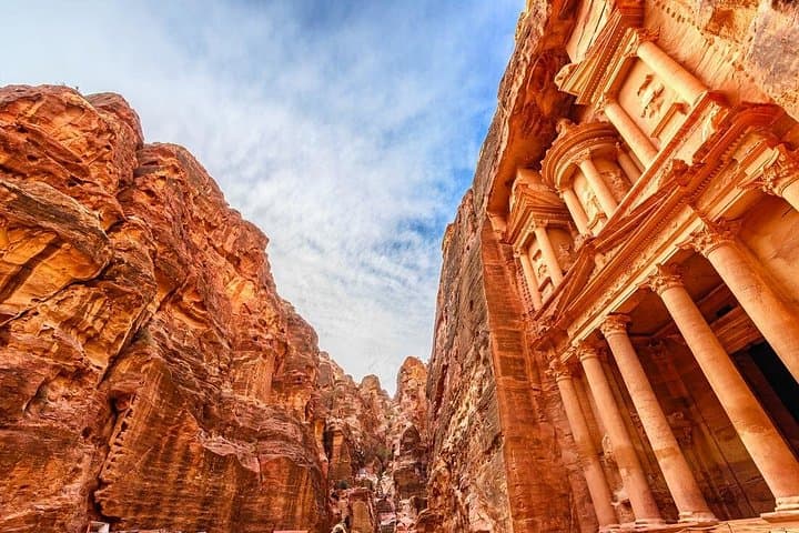 Petra Guided Main Trail: Siq, Treasury, Royal Tombs & Qasr al-Bint in 2–2.5 Hours photo 1