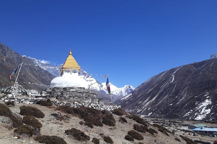 Everest Gokyo Lake Trek: Gokyo Ri & High-Altitude Lakes Trekking Guide photo 2