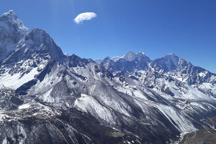Everest Gokyo Lake Trek: Gokyo Ri & High-Altitude Lakes Trekking Guide photo 4