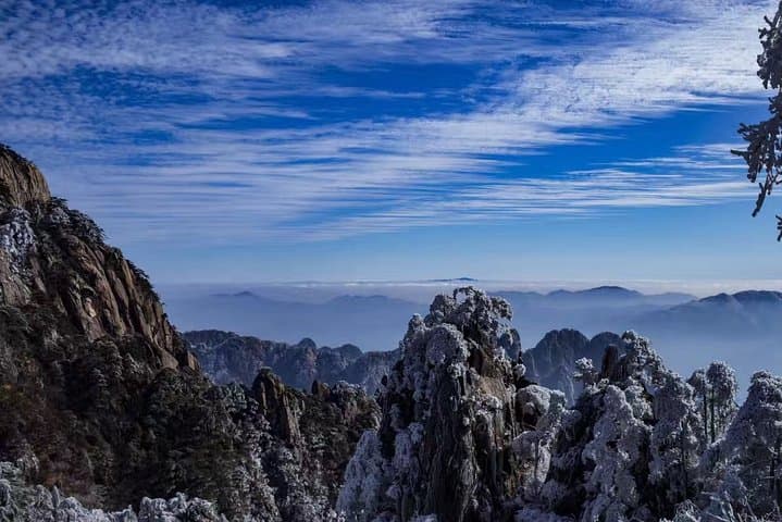Hike Mt. Huangshan and Stroll Tunxi Ancient Street: 3-Day Private Tour Guide photo 3